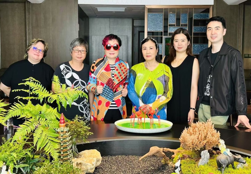 汪明荃在廣州演出,獲好友現身支持。 汪明荃在廣州演出,獲好友現身支持。