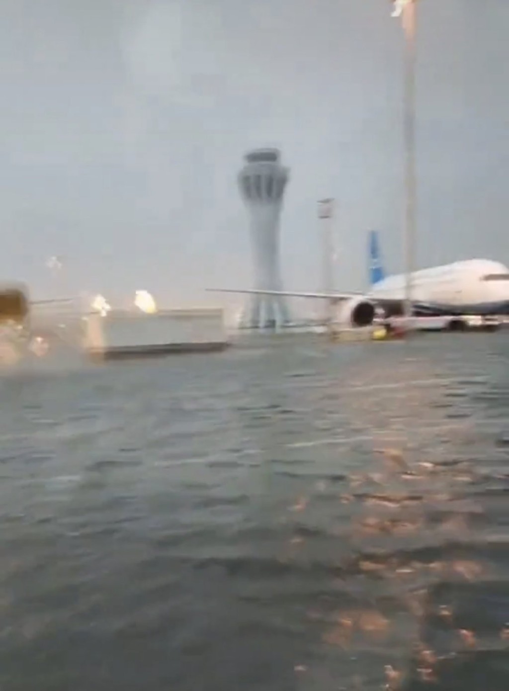 網傳大興機場水浸畫面。