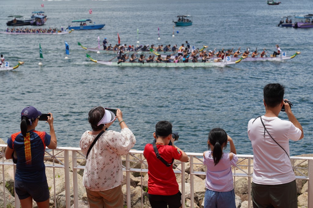 去年在大埔海滨公园举办的「2023大埔区龙舟竞赛」。资料图片