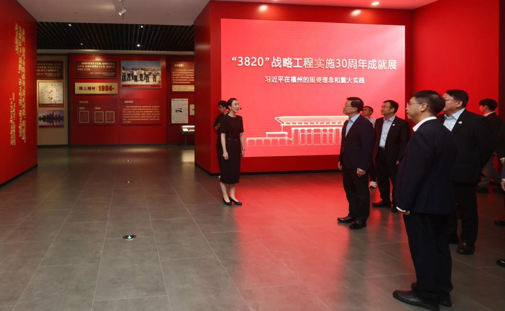 李家超指参访「3820」战略工程实施30周年成就展,对于正在编制的香港首份五年规划,具有很大启发性。李家超fb 李家超指参访「3820」战略工程实施30周年成就展,对于正在编制的香港首份五年规划,具有很大启发性。李家超fb