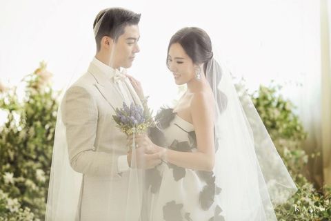 康男於2019年與退役滑冰選手李相花結婚。