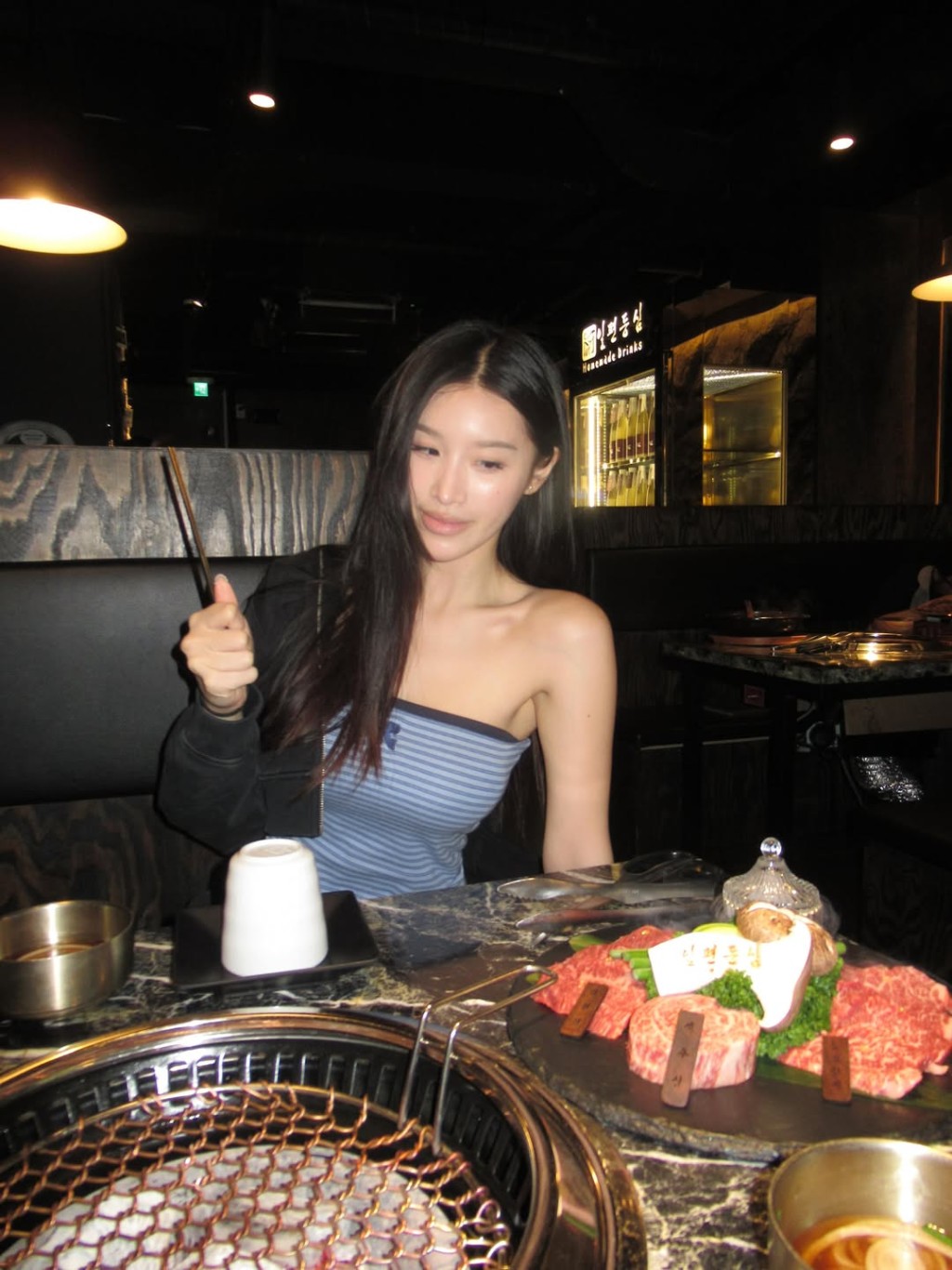 郭珮文早前分享食烤肉的近照,網民焦點卻落在她上圍縮水。 郭珮文早前分享食烤肉的近照,網民焦點卻落在她上圍縮水。