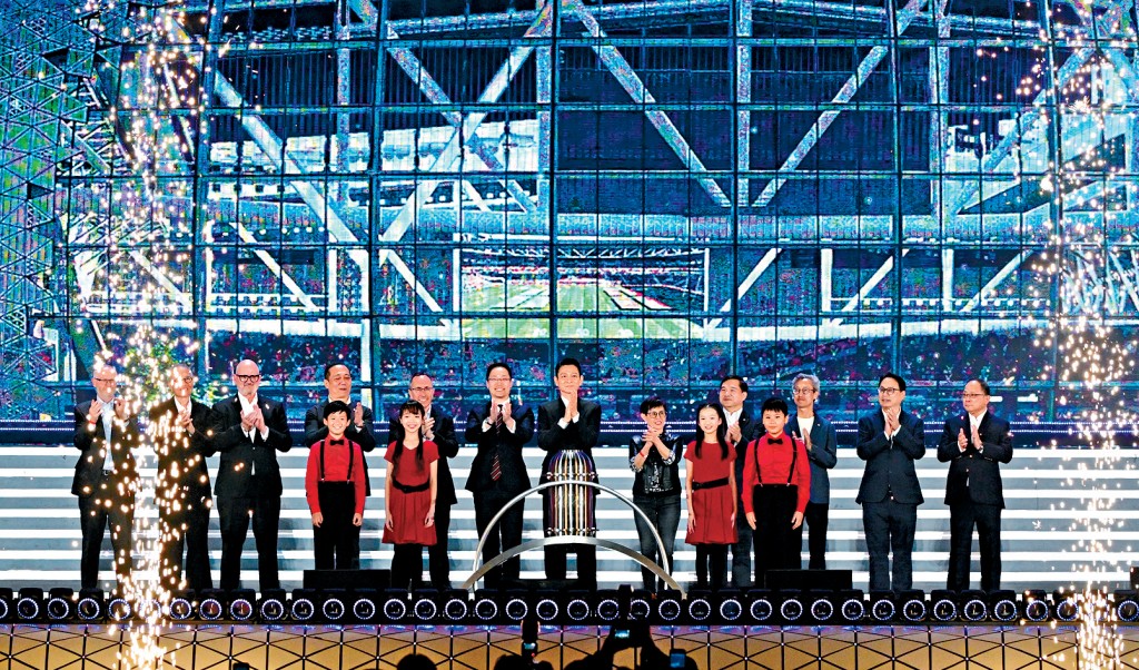 啟德體育園於2019年動工，跨越疫情的挑戰後，於2025年3月正式啟用。