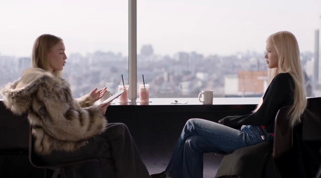 主持Alexandra Cooper特地飛到韓國訪問Rosé。