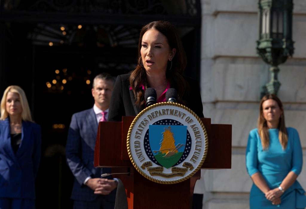 美國農業部長布羅林斯（Brooke Rollins）：計畫將禁止來自敵對國家的國民購買美國農地。  路透社