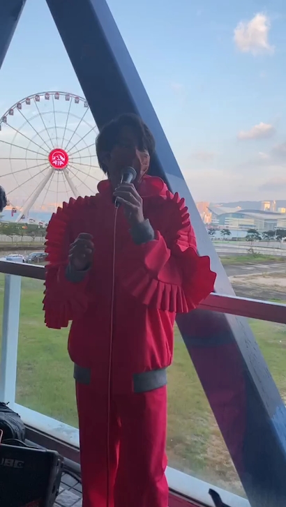 出道近9年第一次搞busking。