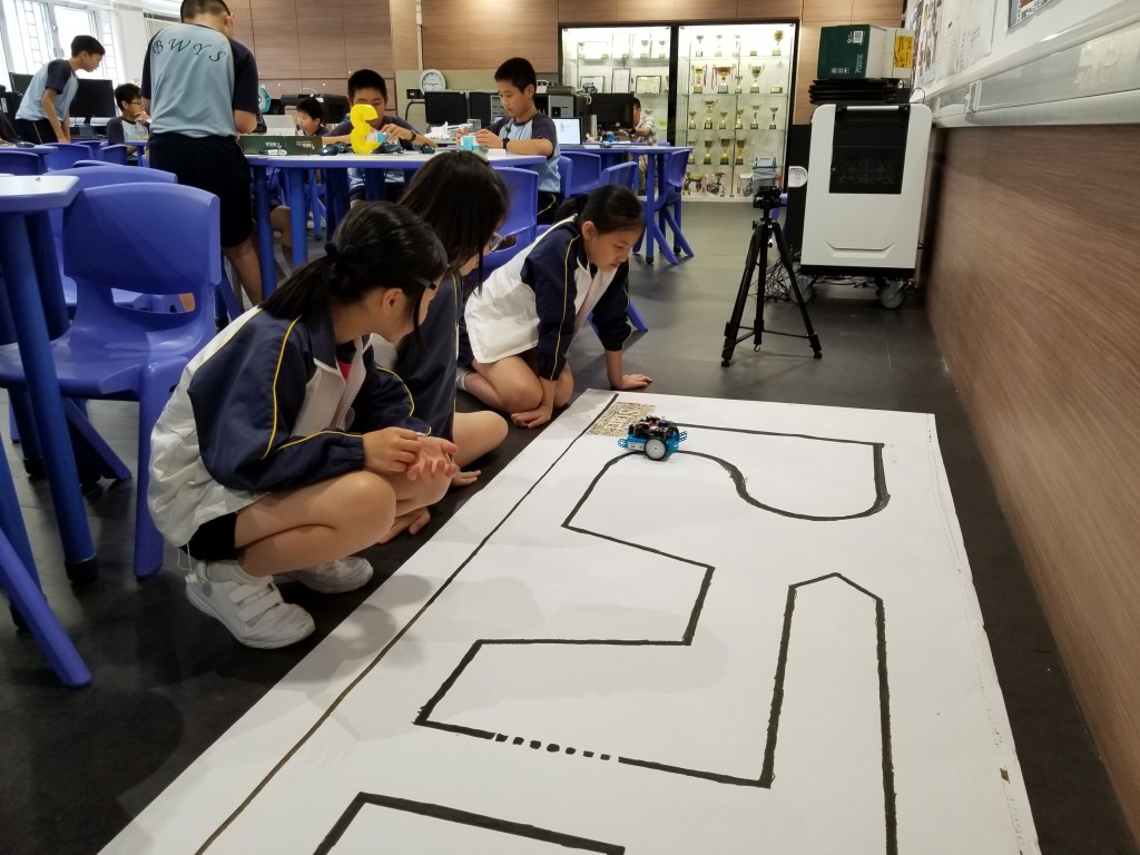 佛教榮茵學校重視STEM發展,學生透過「編程小先鋒」活動發展STEM思維。