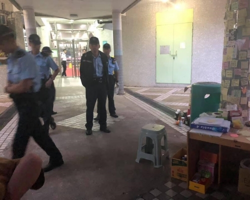 大批警員事發後到場。圖：網民阮蘭舟上水人大聯盟 