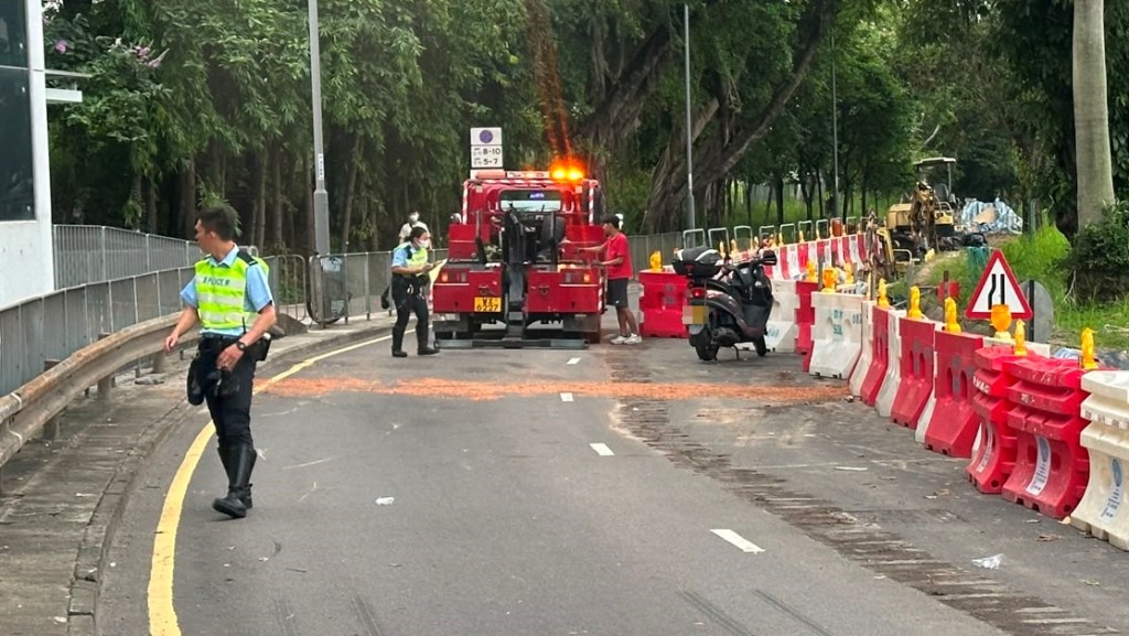 警員在場調查。 警員在場調查。