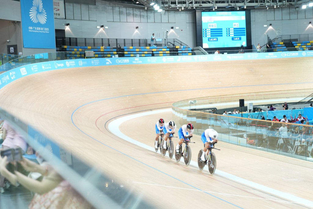 她指運動員專心致志、力爭上游的精神，贏得全場掌聲。何永賢FB圖片