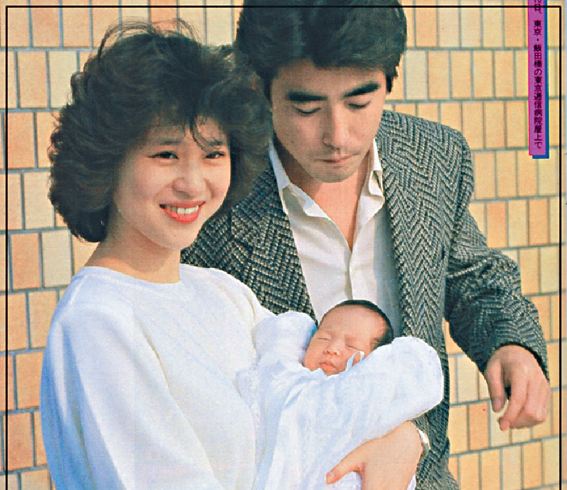 ■86年出生的沙也加是父母的掌上明珠。