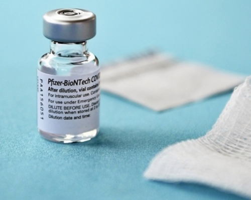復星醫藥指復必泰疫苗最快8月在內地投產。AP資料圖片
