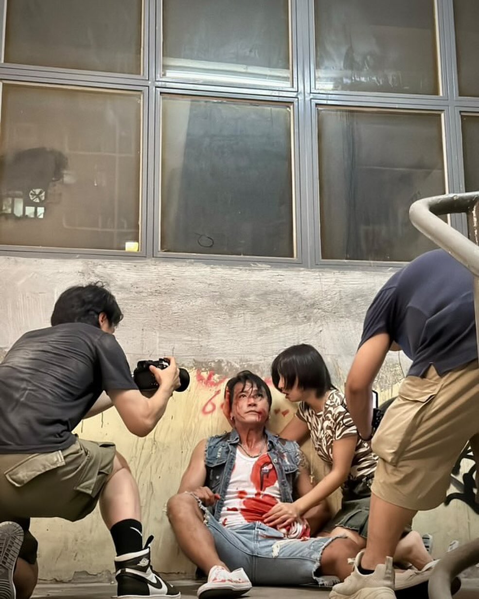 林耀聲昨日(16日)在IG上分享了多張自己滿身鮮血的照片。 林耀聲昨日(16日)在IG上分享了多張自己滿身鮮血的照片。