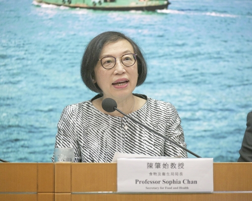 陳肇始指面對疫情不可鬆懈。資料圖片