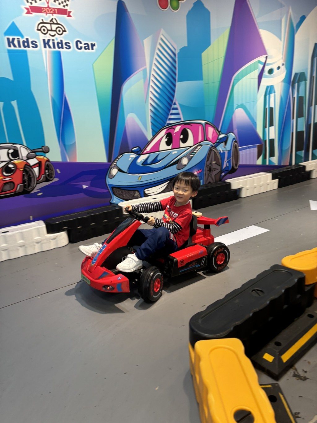 Kids Kids Car絕對是小車迷的天堂， 多款電動車任君選擇。（圖片來源：《親子王》）