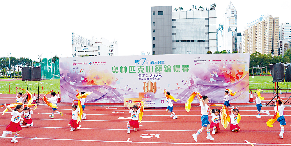少兒啦啦隊表演。 少兒啦啦隊表演。