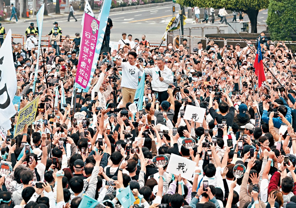 民眾黨前主席柯文哲、黨主席黃國昌出席集會活動。