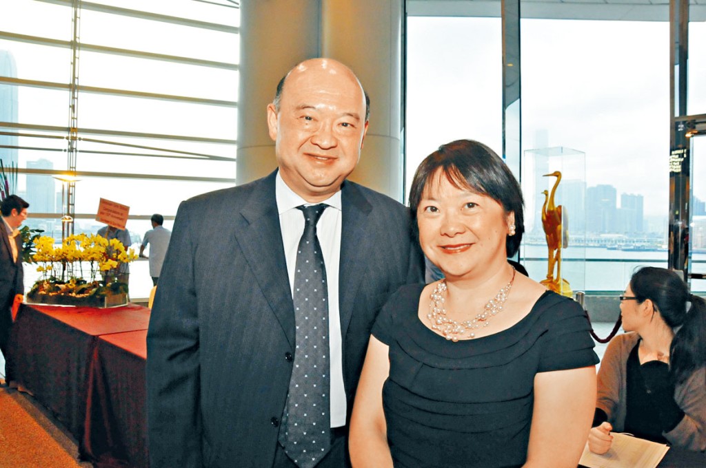 ■快將退休的終審法院首席法官馬道立(左)的妻子袁家寧，獲推薦為終院常任法官候選人之一。