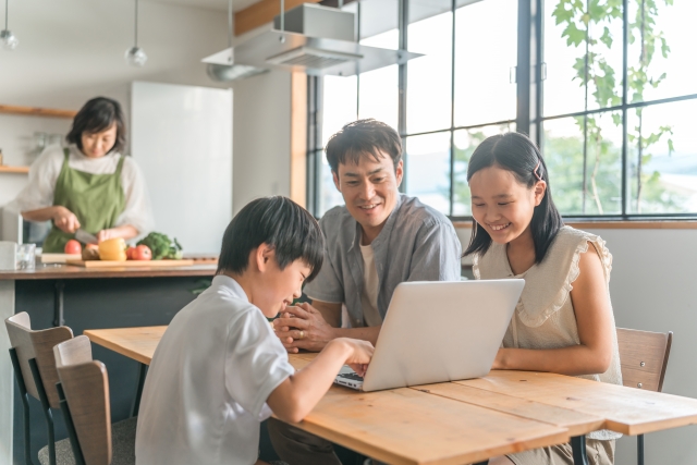 香港公共圖書館推出了「快閃電子書」平台，免費提供本地電子書予大、小朋友共享，當中不乏好書與工具書，那爸媽就可以「慳番啲」，又可以多鼓勵孩子多讀書了。（圖片來源：PhotoAC）