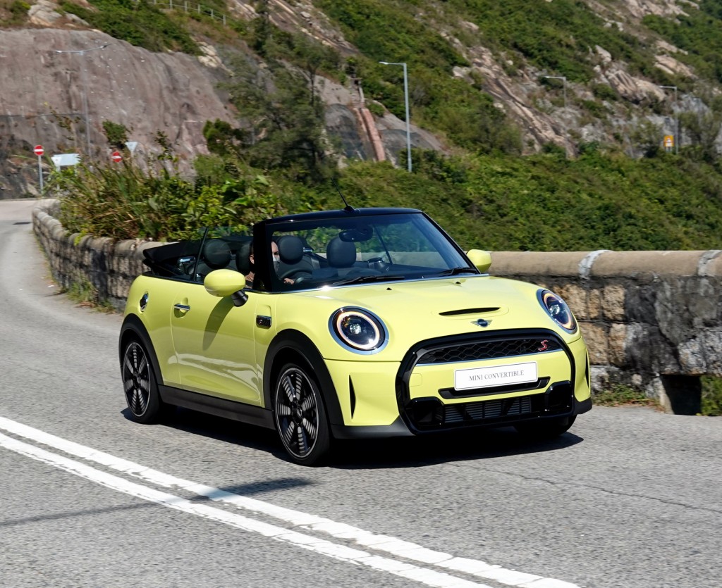 第二度改良版MINI Cooper S Convertible換上新面貌設計，售價$509,800起。