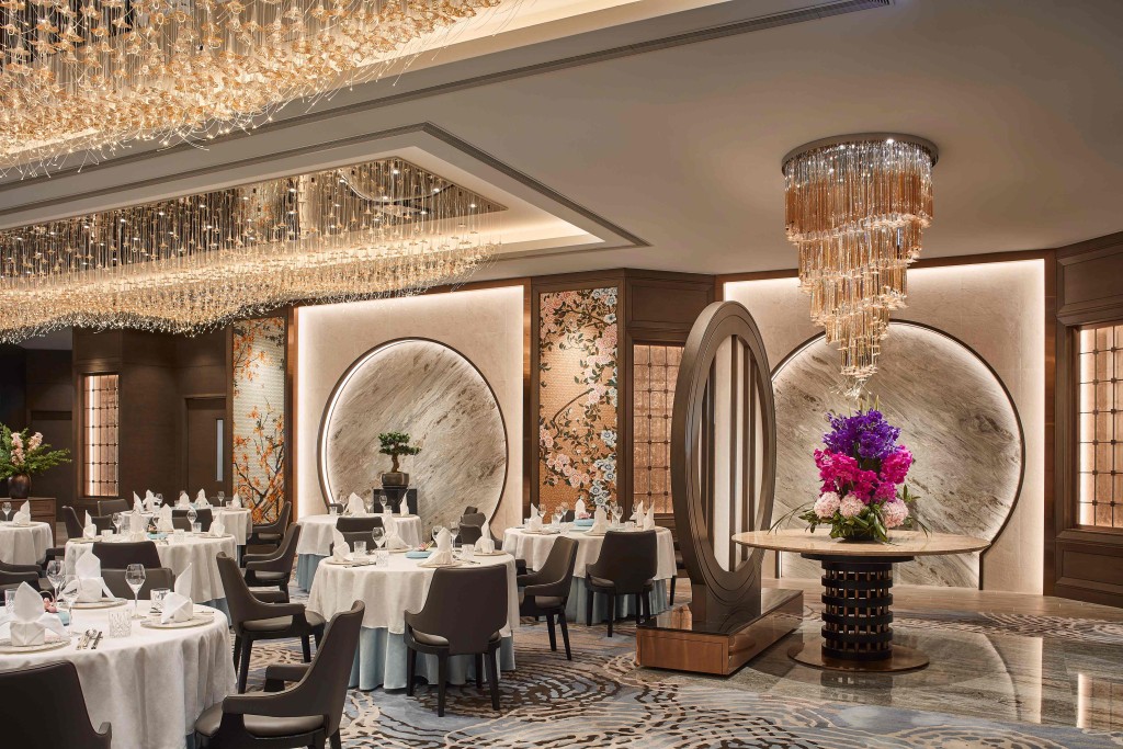 米芝蓮星級中菜廳萬豪金殿推出傳統與創新結合的粵式情人節盛宴（$2,888／兩位）。