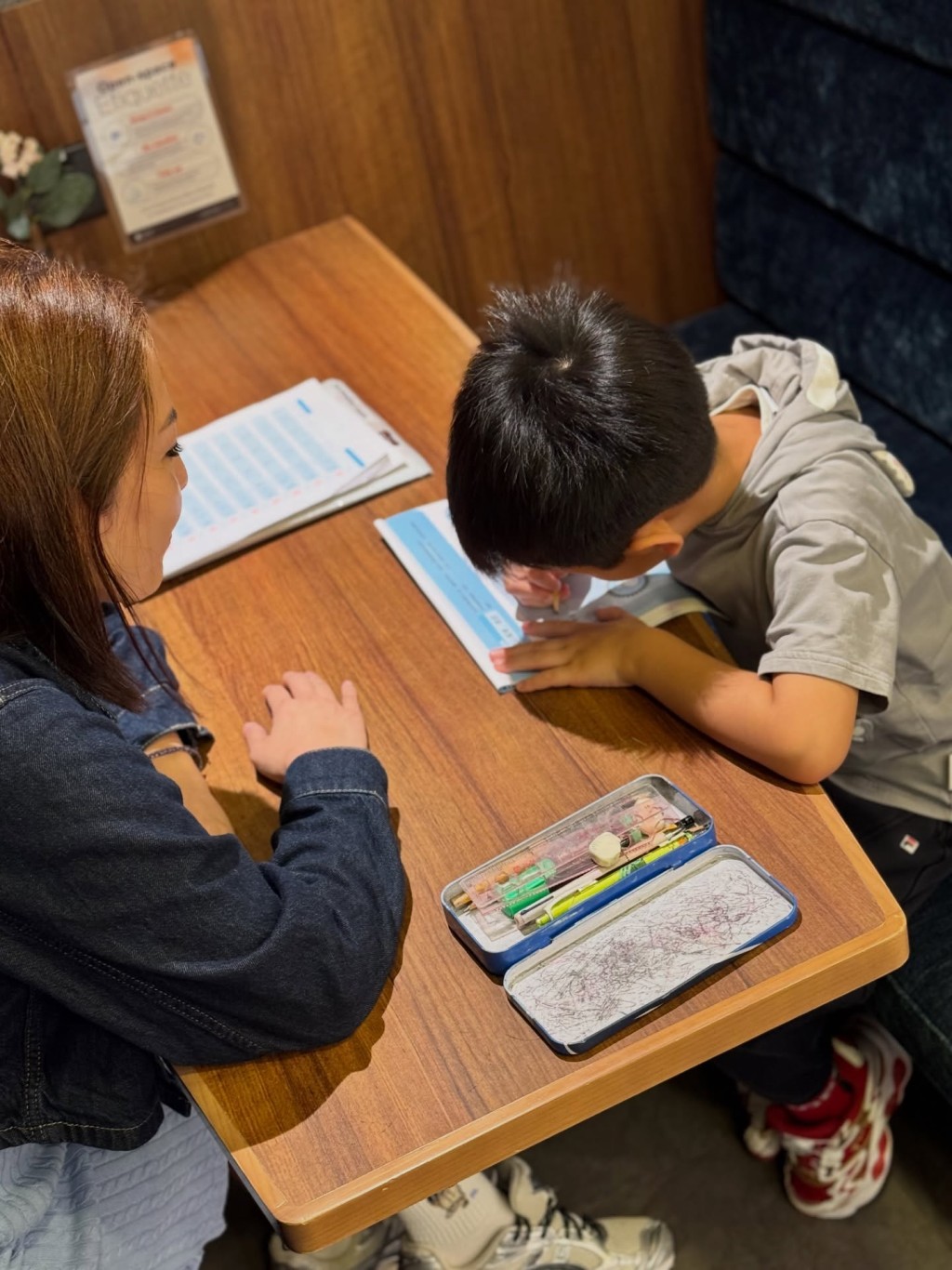 鄭嘉穎7歲大仔要讀補習班,力谷中文。 鄭嘉穎7歲大仔要讀補習班,力谷中文。