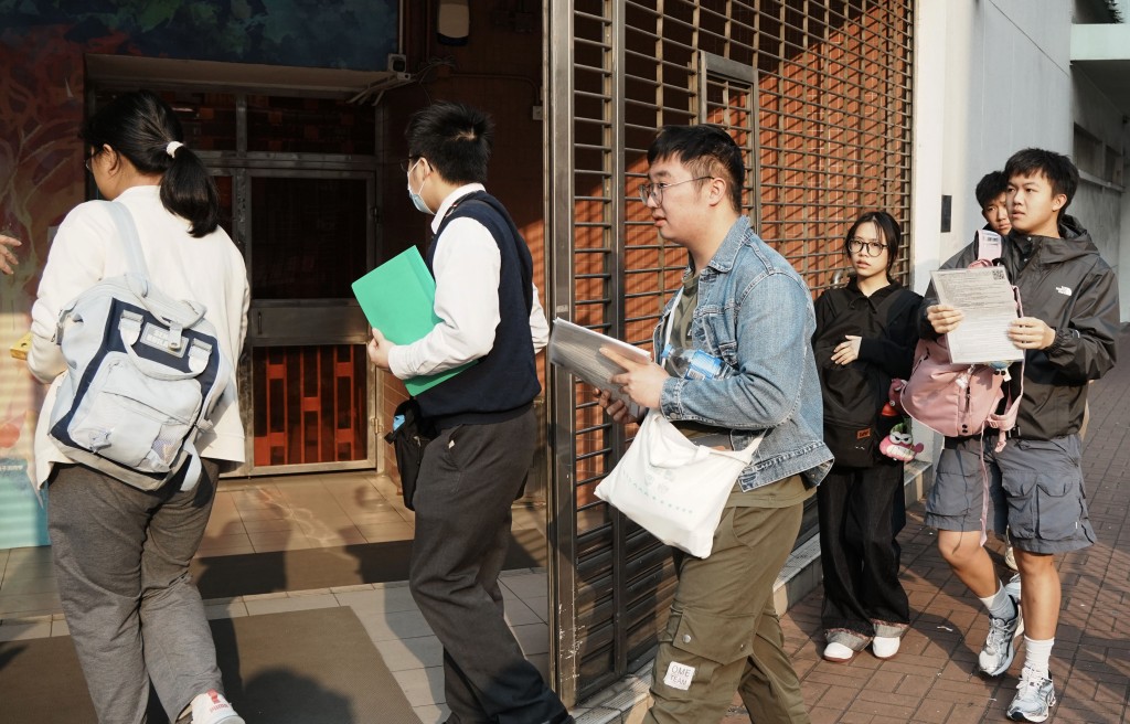 DSE中學文憑試2025今日(16日)放榜。 DSE中學文憑試2025今日(16日)放榜。