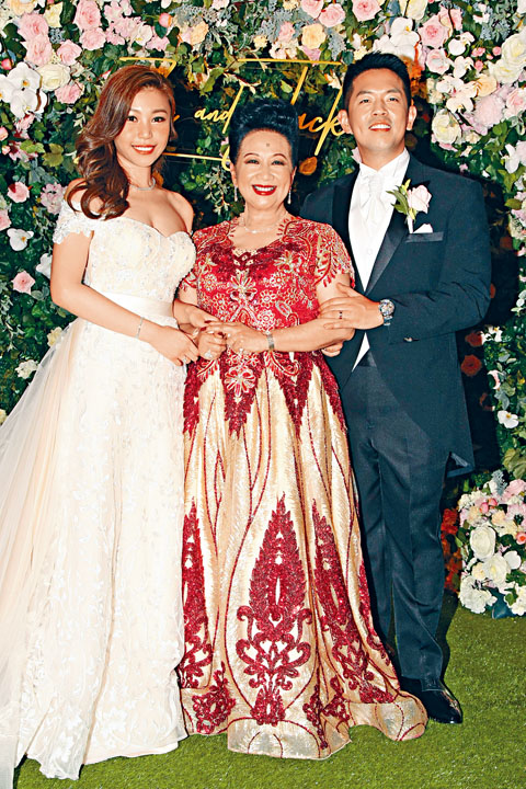 儿子石耀庭昨日娶老婆，薛家燕荣升奶奶。