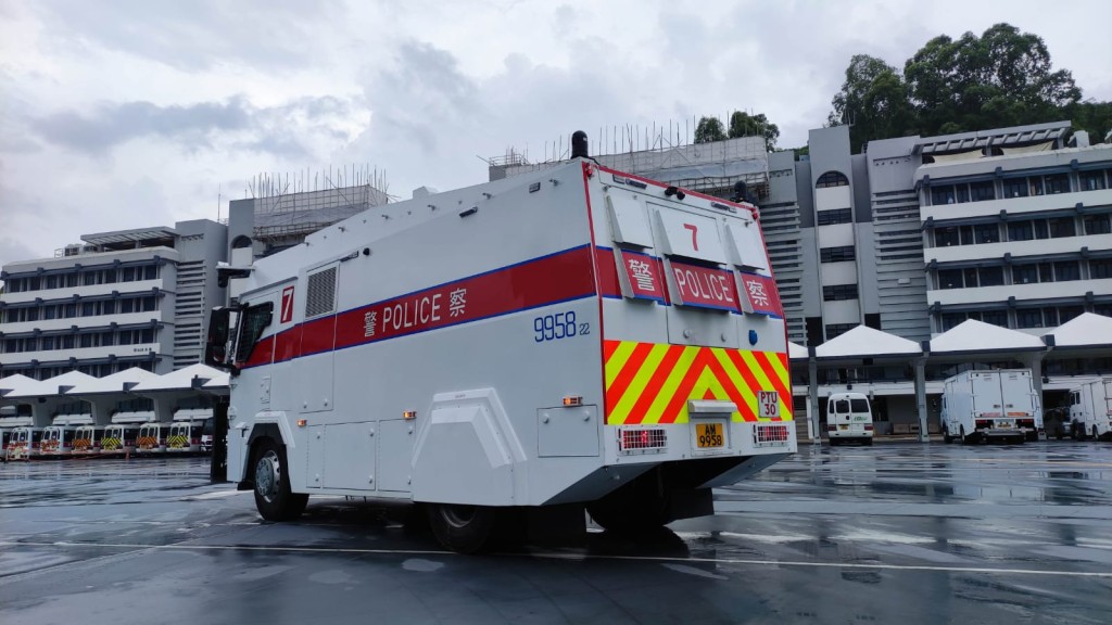 警队已经额外采购三辆「人群管理特别用途车」。