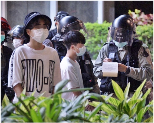 警方遂4男2女(年齡介乎14歲至17歲)發出定額罰款通知書。