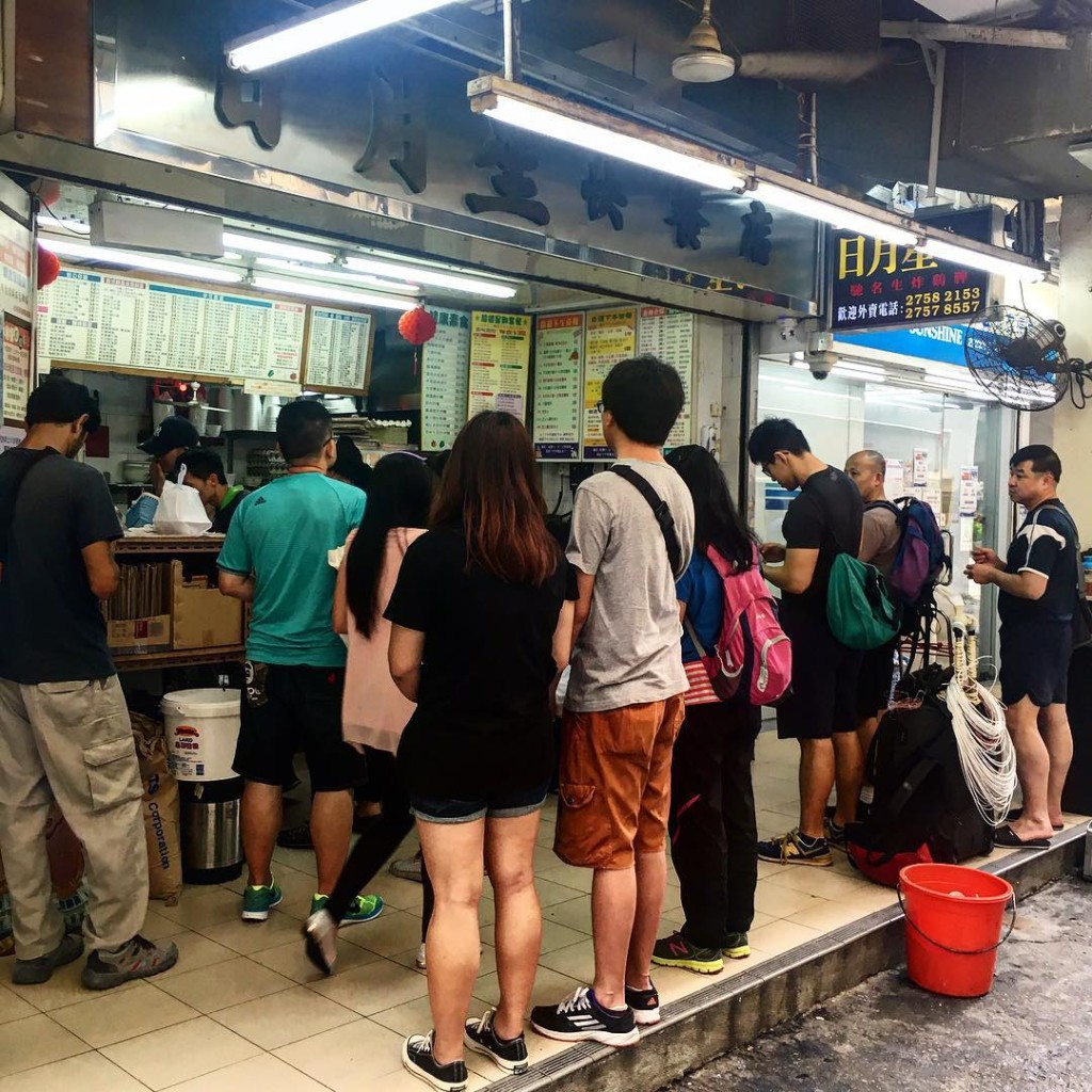 店面非常細,只得數個堂食位。