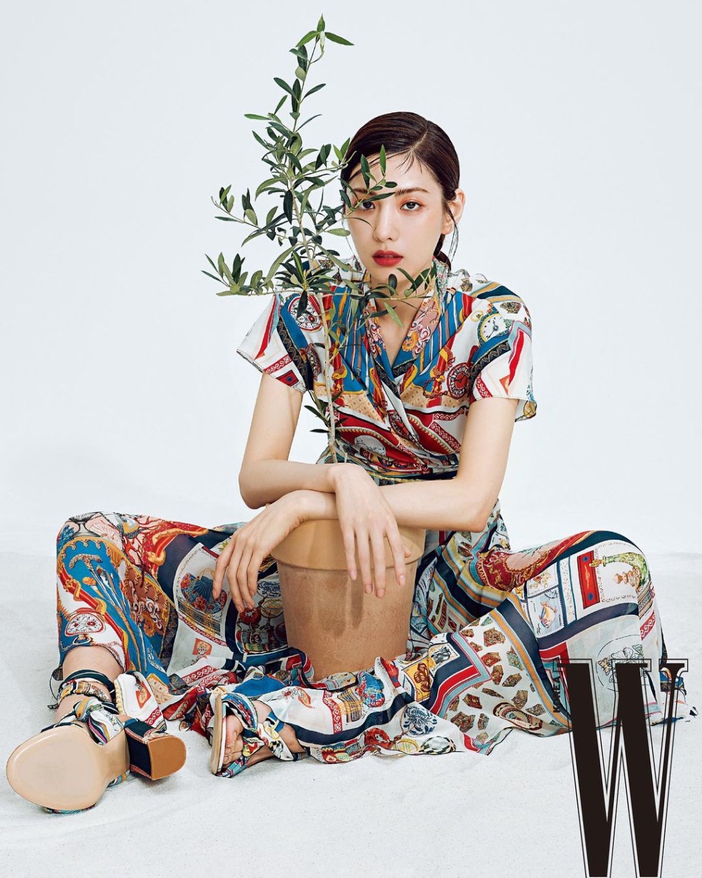 Nana有綠葉扶持。(W KOREA圖片)