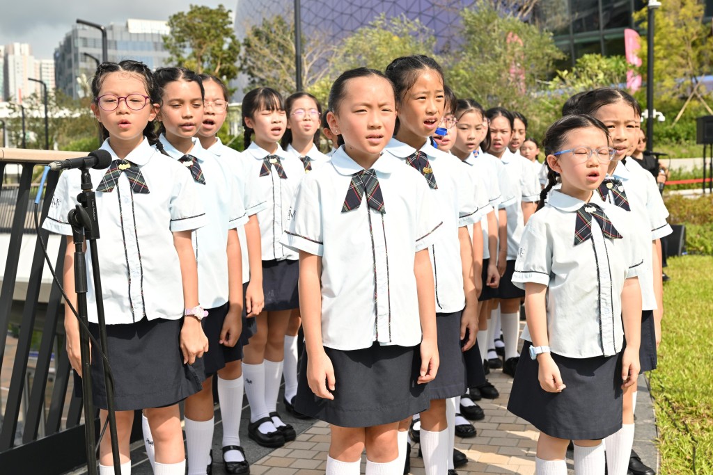 保良局林文燦英文小學學生將獻唱國歌。