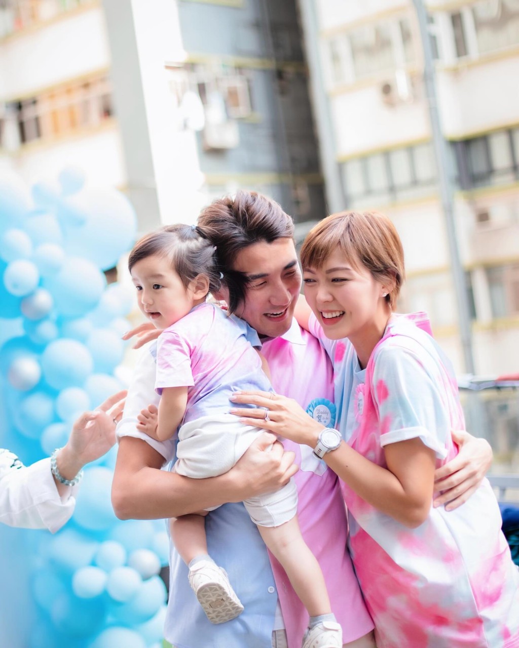 梁诺妍与洪永城2岁大女「Sir Face」都有现身陪同父母揭晓第二胎性别。