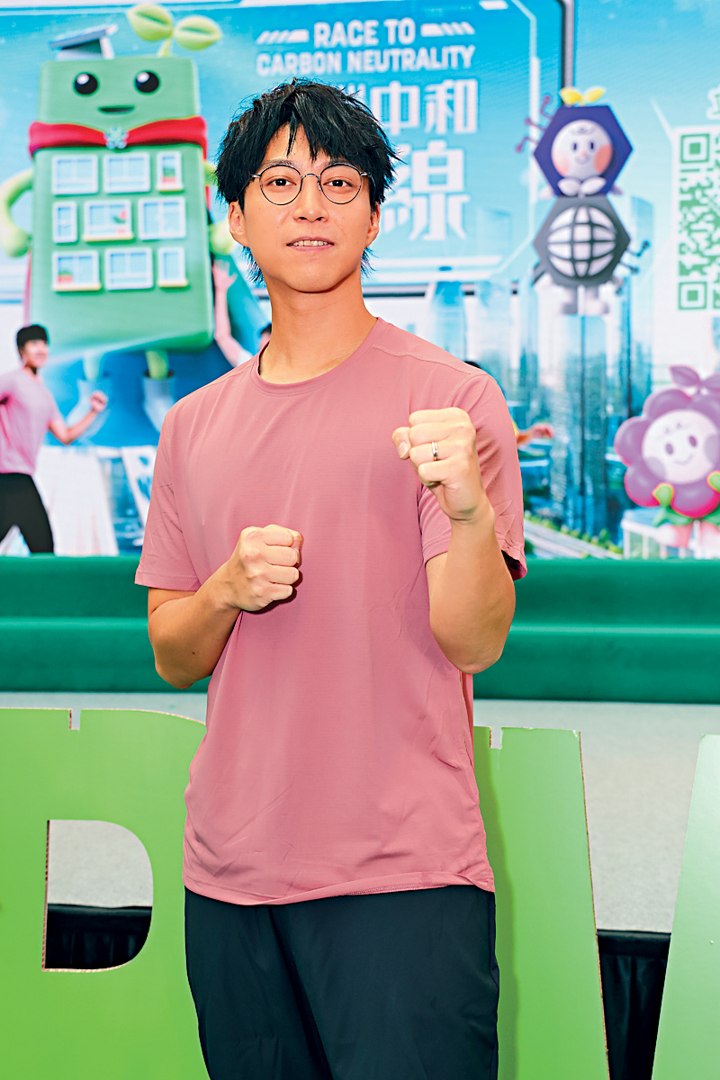 坤哥透露會開巡唱慶祝入行10周年。