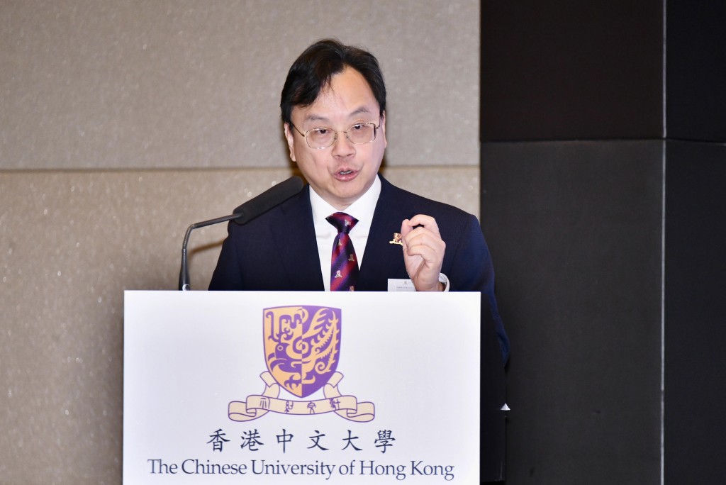 中大校长卢煜明在发布会上,介绍《中大策略计划2026-2030》。 卢江球摄 中大校长卢煜明在发布会上,介绍《中大策略计划2026-2030》。 卢江球摄