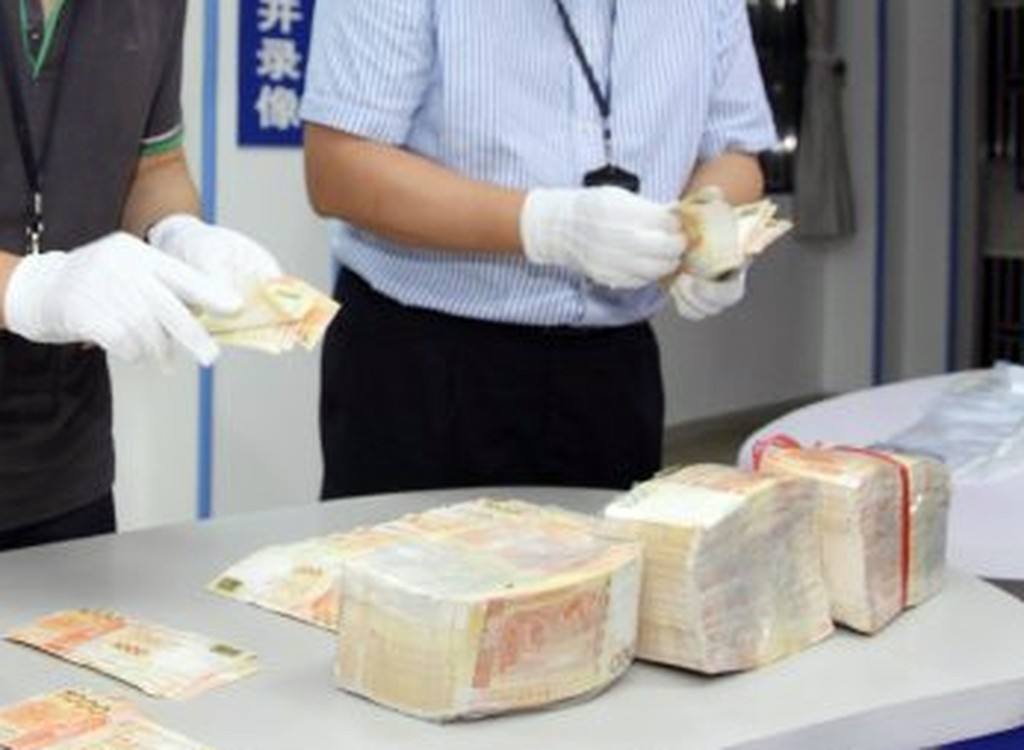 中港两地警方起回大批赎金。 中港两地警方起回大批赎金。