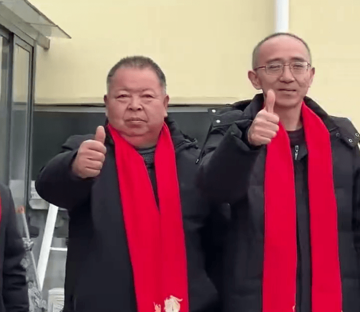 河南104歲人瑞過春節，近百子孫排隊拜年。