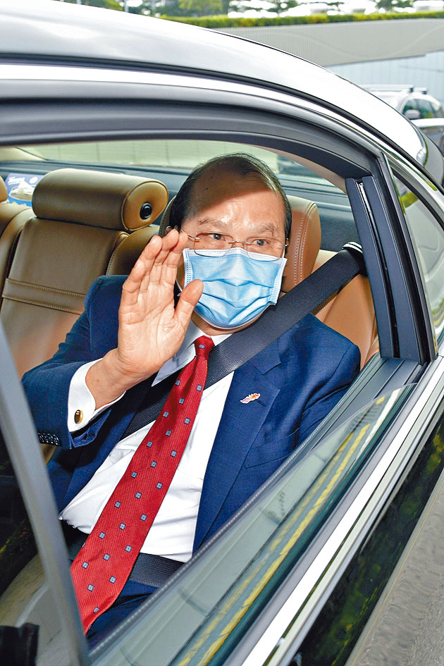 ■张建宗告别司长职务，他表示自己很健康，担任政务司司长期间从没放过病假和大假。