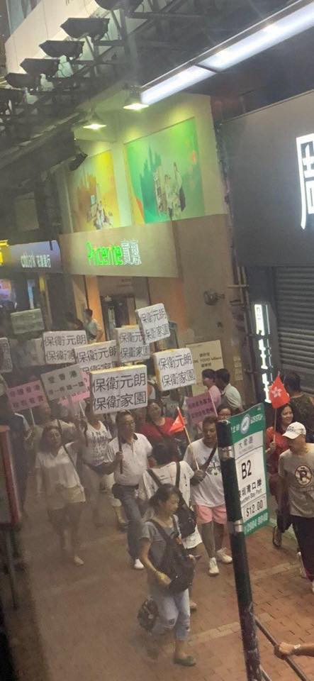 有人發起反暴力示威。網圖