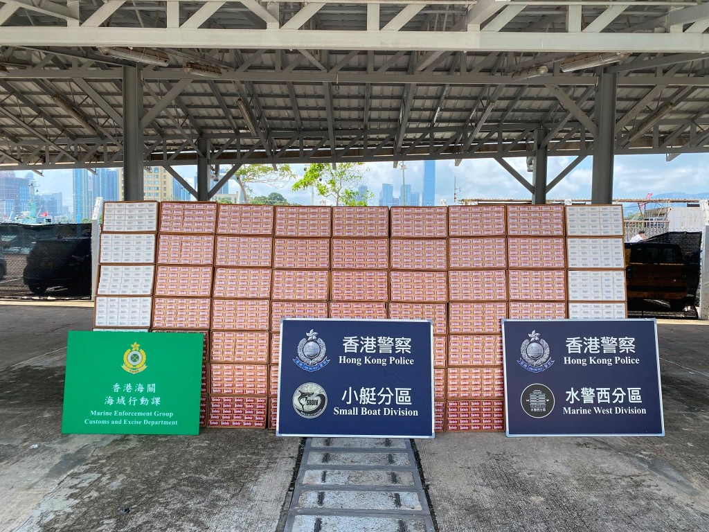 行動中，人員共檢獲約450萬支懷疑私煙。警方提供