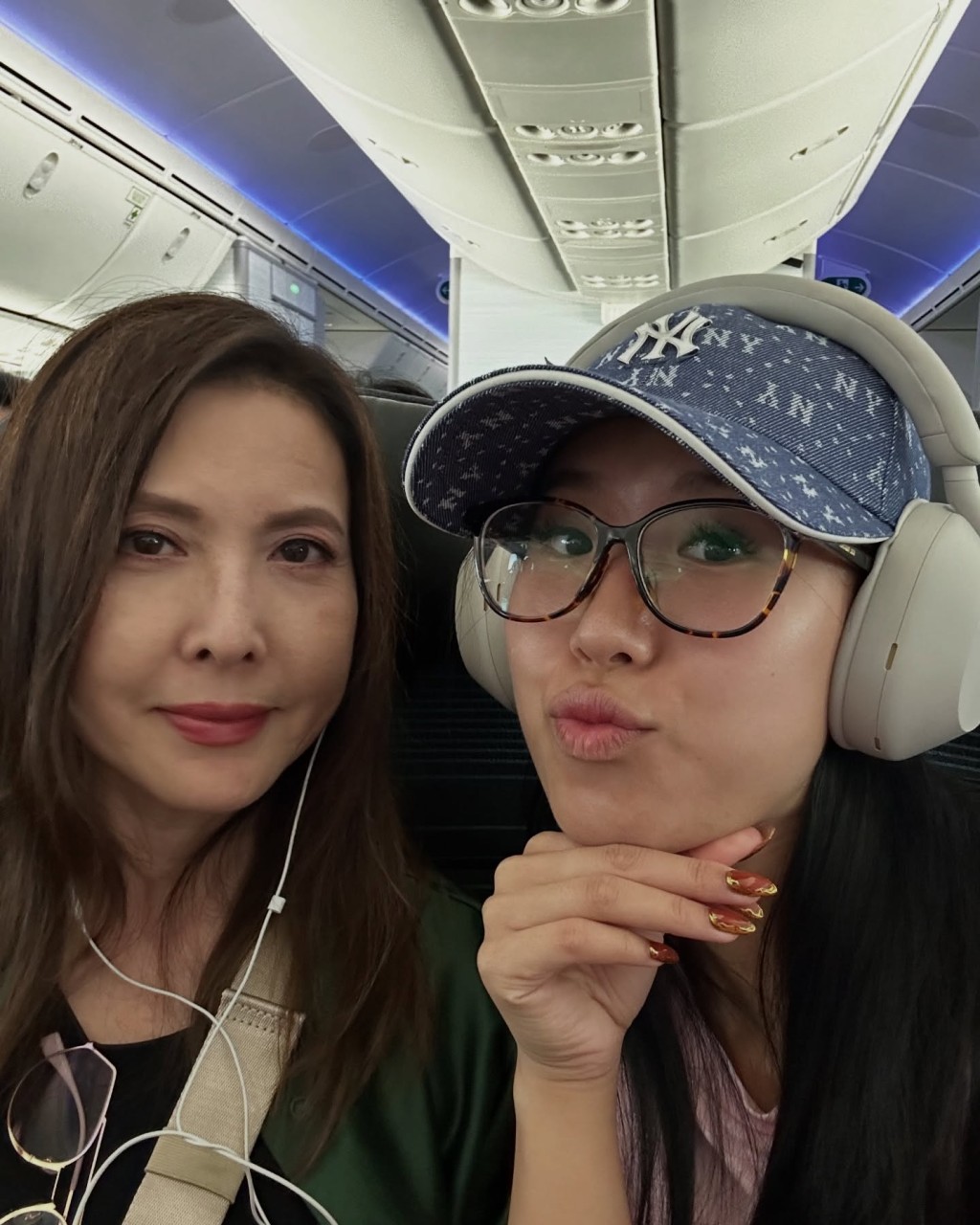 李婉華指在加拿大的中產生活不容易，可見她慳得就慳，外遊都坐經濟位。