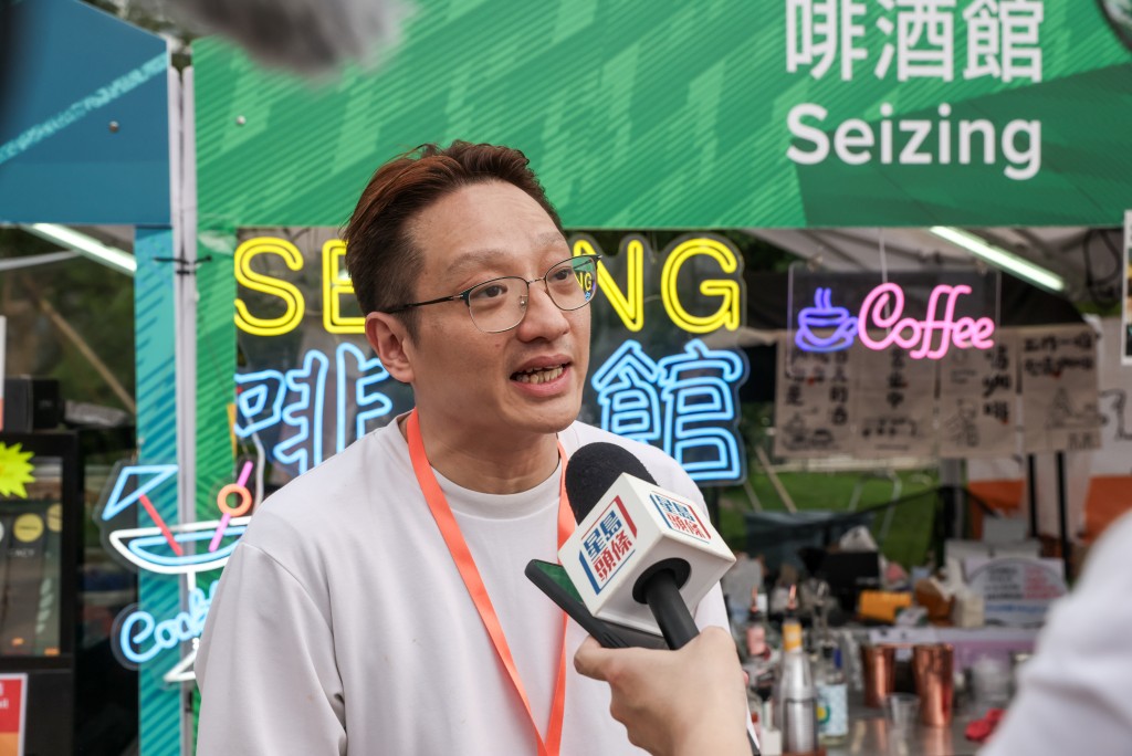 「SEIZING啡酒館」負責人張先生保守估計生意下跌一至兩成,但認為已收宣傳之效。 「SEIZING啡酒館」負責人張先生保守估計生意下跌一至兩成,但認為已收宣傳之效。