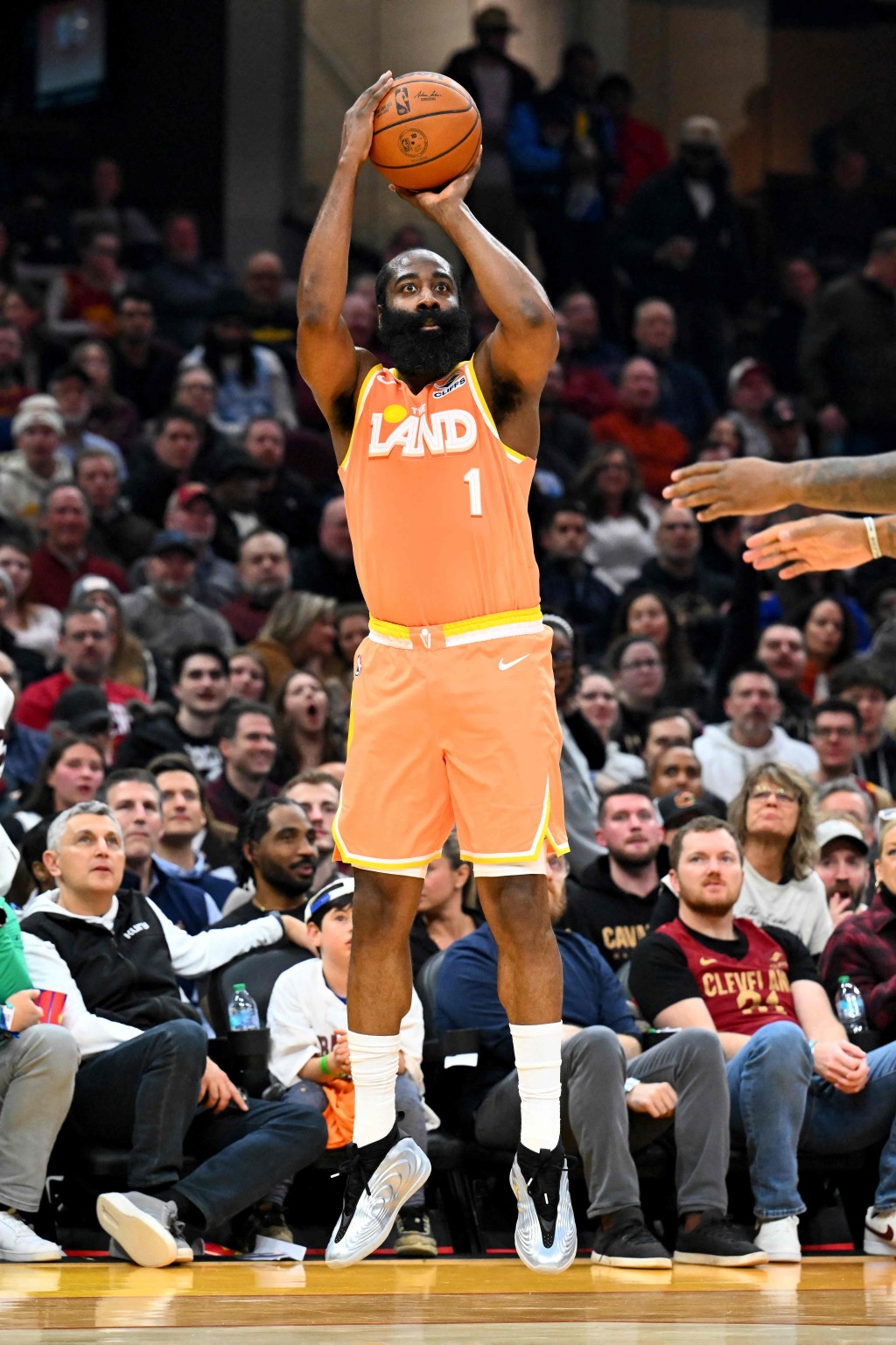 哈登不幸遭遇右手拇指非移位骨折。AFP