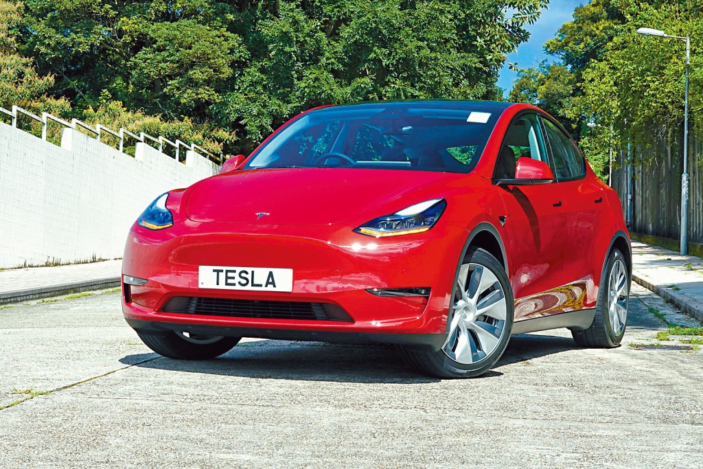 Model Y Standard Range後驅版為車系入門型號，「一換一」車價$329,800起，首批最快第四季交付。
