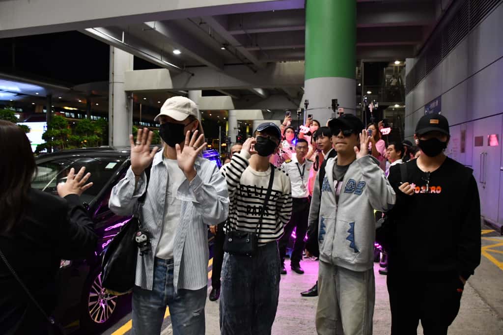 問到泰國的3日行程有沒有在當地食買玩?Jeremy(左)代表回答,表示「沒有」。 問到泰國的3日行程有沒有在當地食買玩?Jeremy(左)代表回答,表示「沒有」。