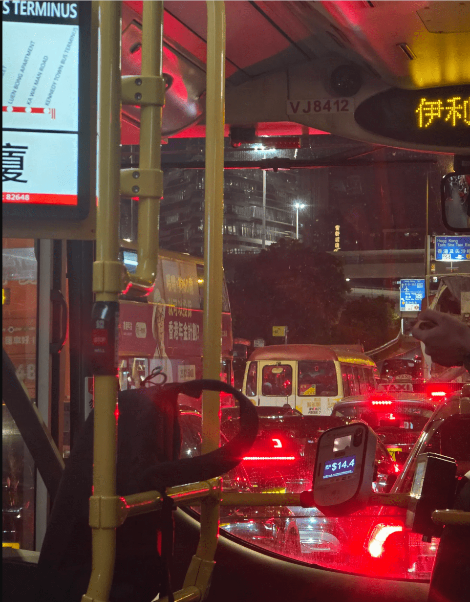 有網民在社交平台發文，指自己在何文田滯留超過45分鐘。Threads 截圖