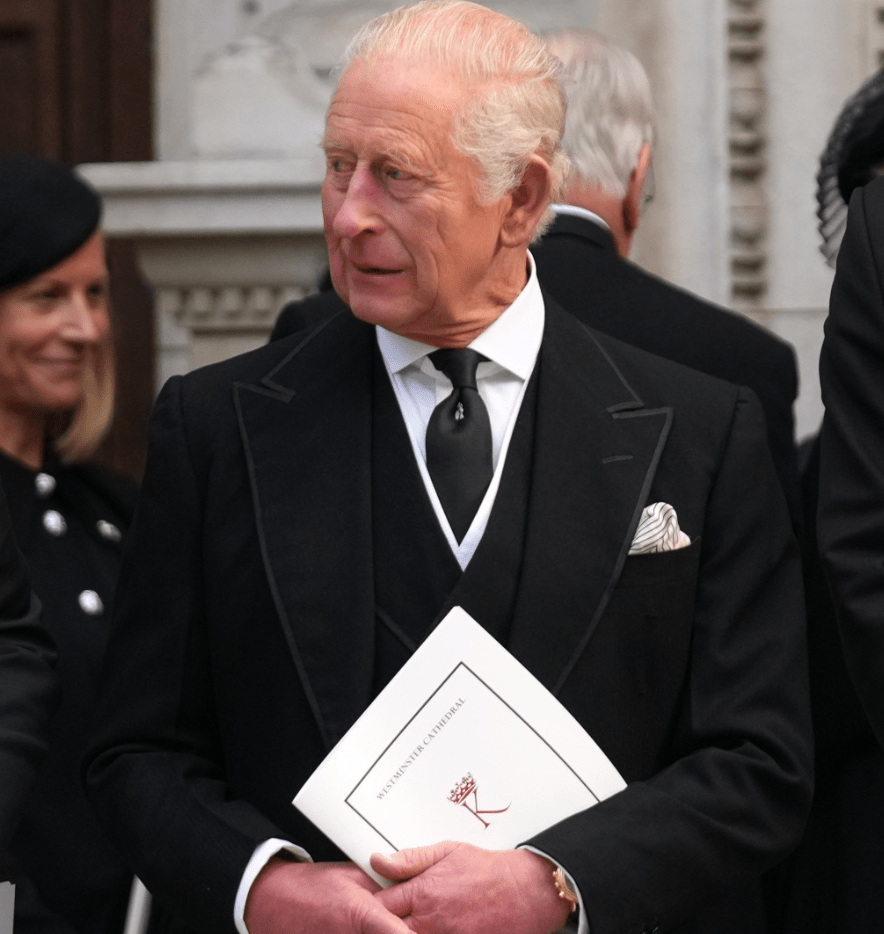 英國國王查理斯三世今日（29日）凌晨罕有透過皇室 Facebook 專頁向香港發表慰問，指他與皇后卡米拉對火災深感難過，向死難者家屬及全港市民致以最深切的哀悼，並會為港人祈禱。