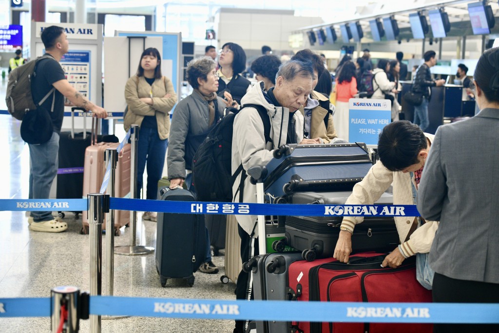 本港赴韓航機今日（4日）如常起飛。盧江球攝