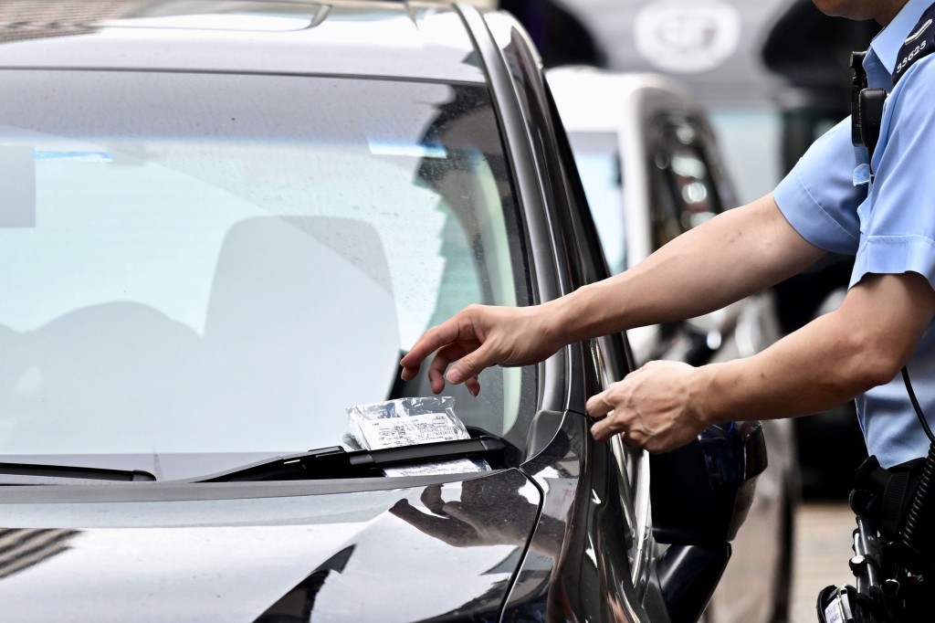 倘車主「搏一搏泊街邊」，或被「開年」收「牛肉乾」。